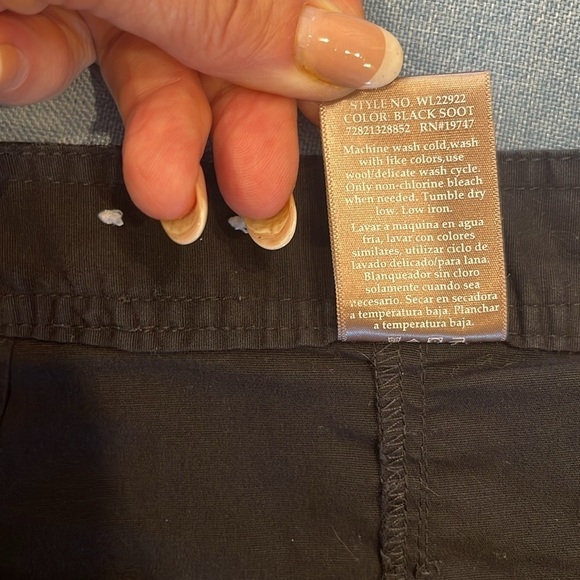White Stag black cotton/spandex size 12 skirt with front pockets and zipper - Picture 4 of 5